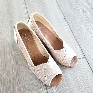TOMS Cream/Tan, Canvas Triangle Woven Pattern Open Toe Wedge Cork Heel Size 6